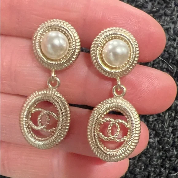 CHANEL Gold-Tone Pearl Drop Earrings with Interlocking CC - Picture 3 of 11